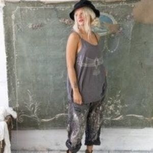 Magnolia Pearl Lama Hawk Tank